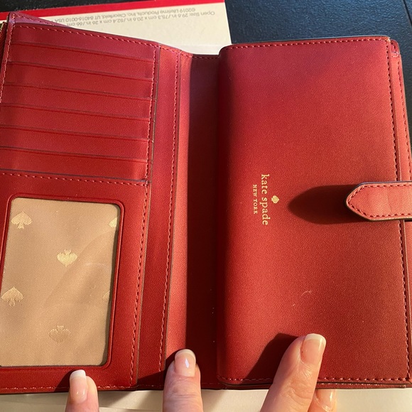 Kate Spade wristlet - Picture 4 of 5